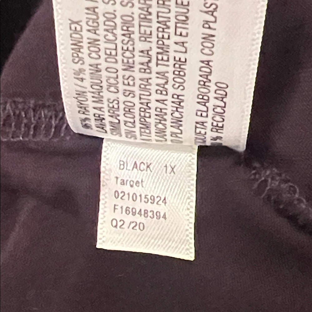 Ava & Viv Black Scoop Neck Essential Tee 1X - Picture 7 of 7